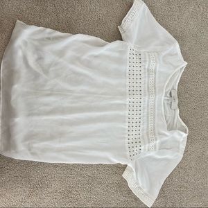 White blouse in XS from LOFT. Its a must have in your closet.